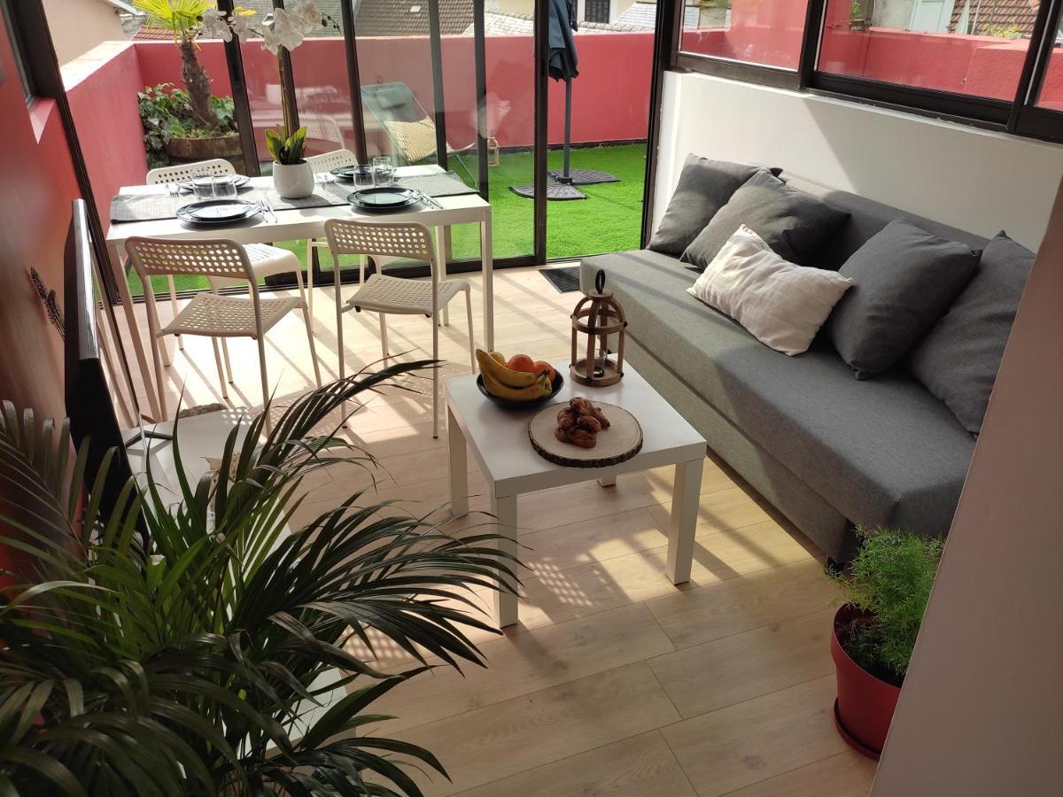 Air-Conditioned Flat With Terrace - Private & Independent - 卢德 外观 照片
